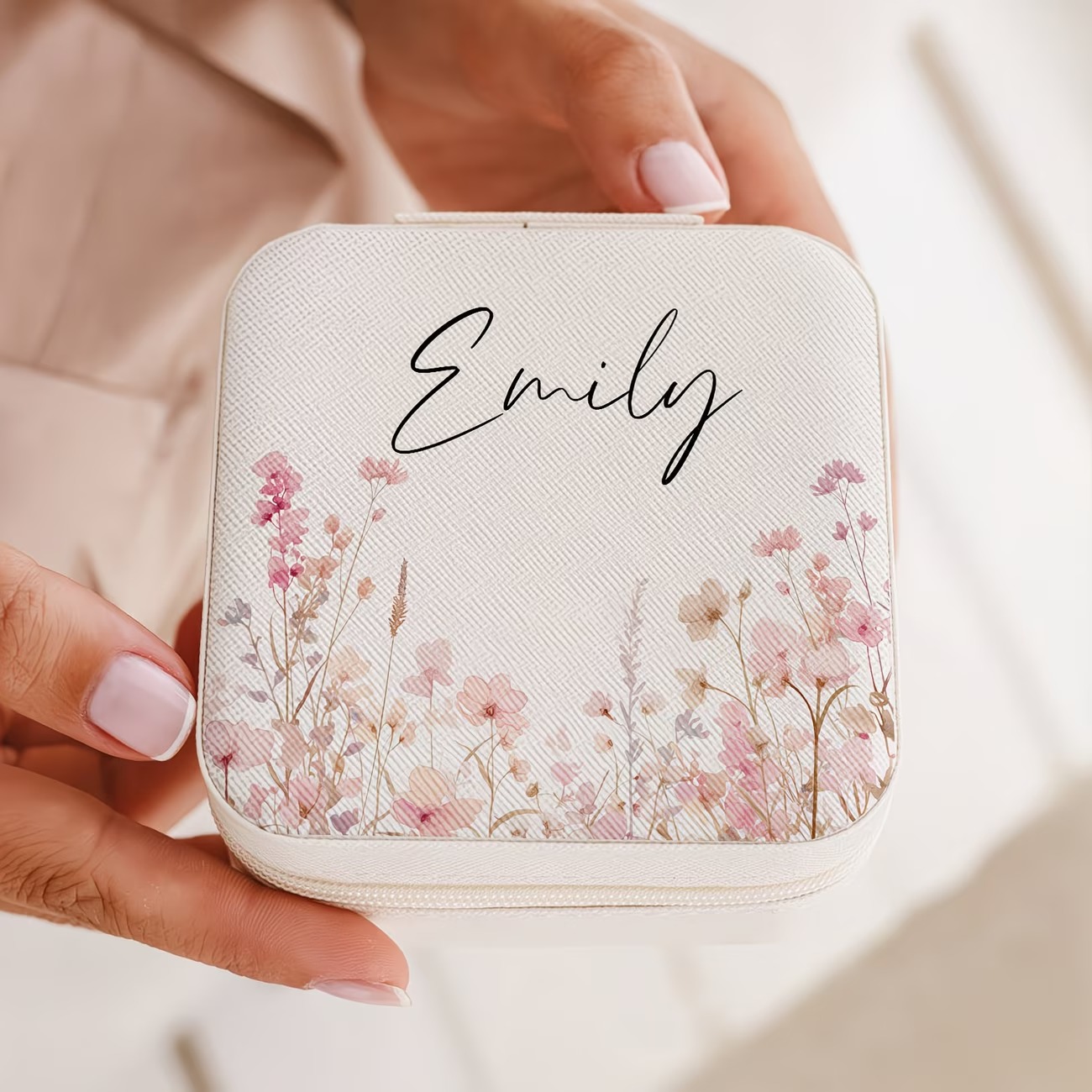 Caixa de Joias Bege Personaliz - Patent Leather Shine avaliação e preço